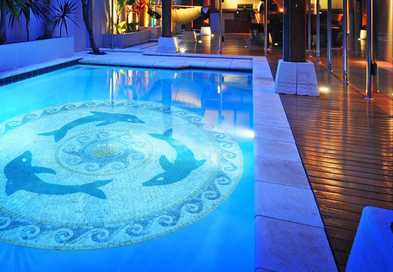 5 Creative Ways To Decorate Your Swimming Pool This Summer - Mozaico Blog